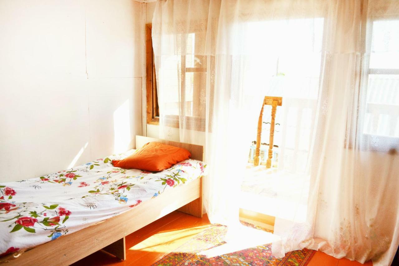 Guesthouse Bermet Tong Exterior photo
