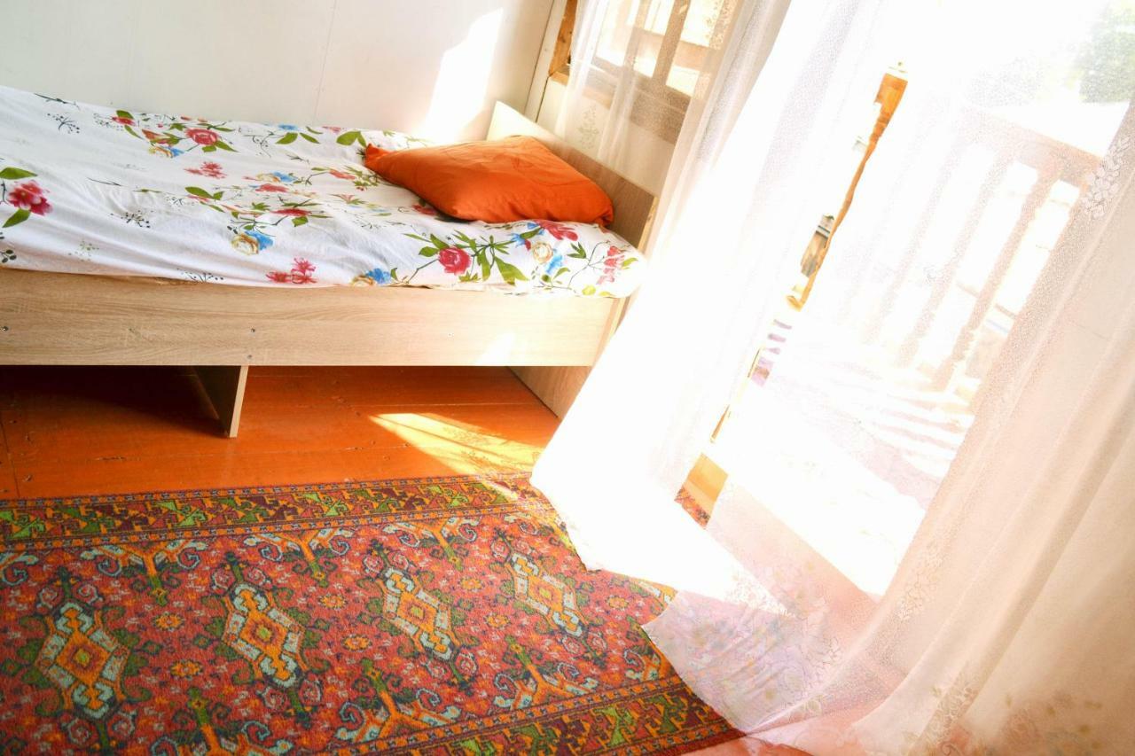 Guesthouse Bermet Tong Exterior photo