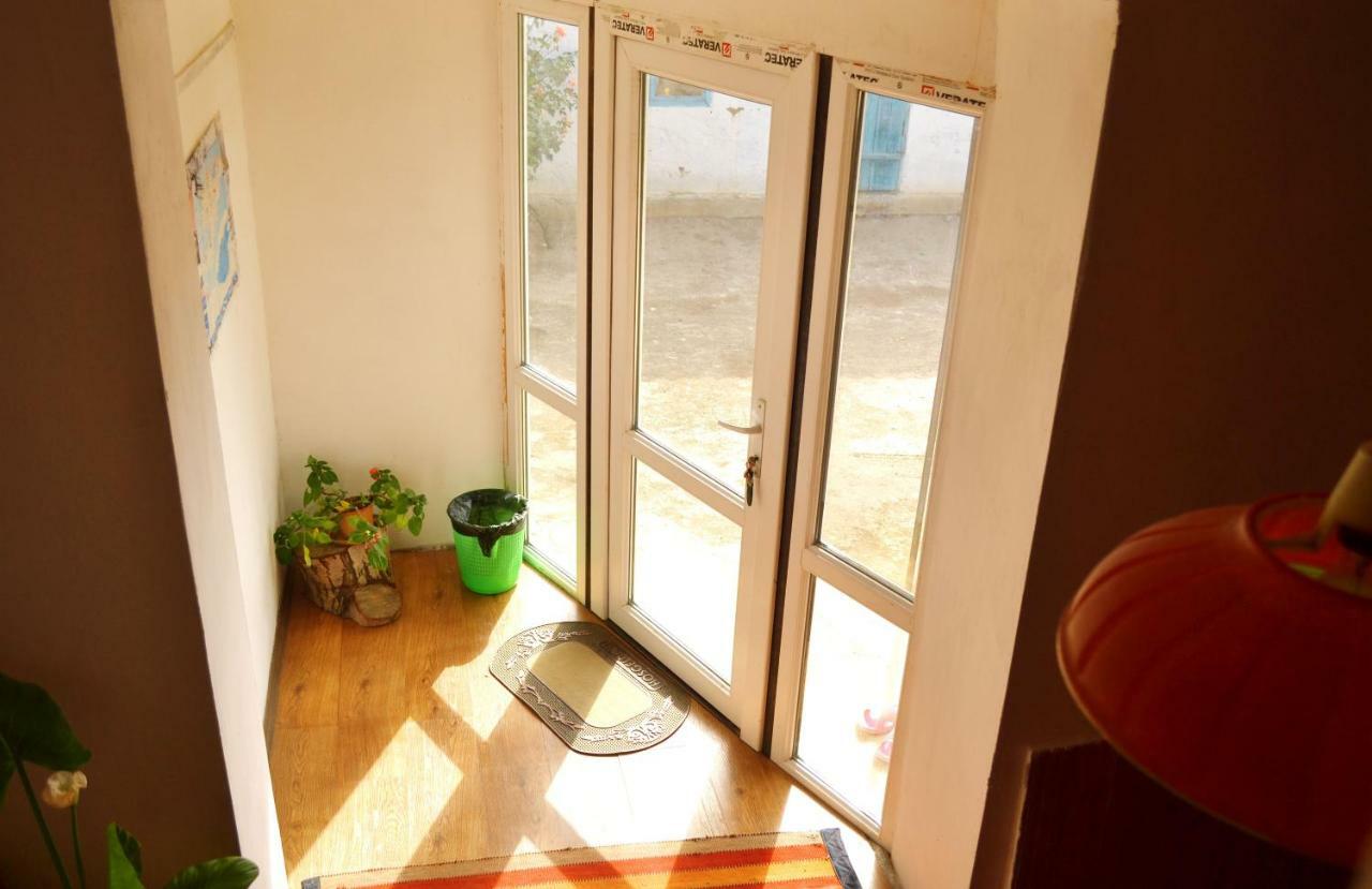 Guesthouse Bermet Tong Exterior photo